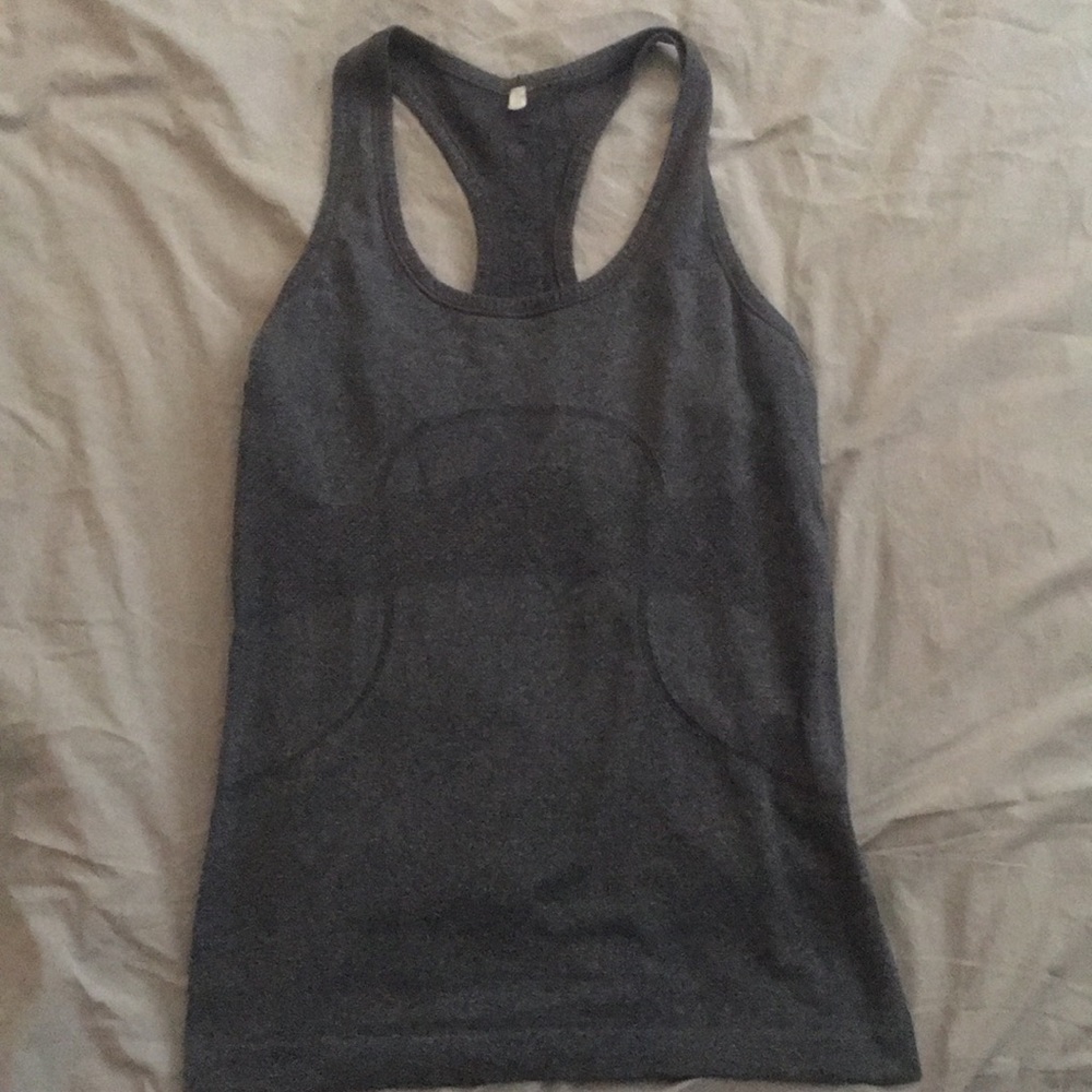 Lululemon Classic tank in grey - size 6
